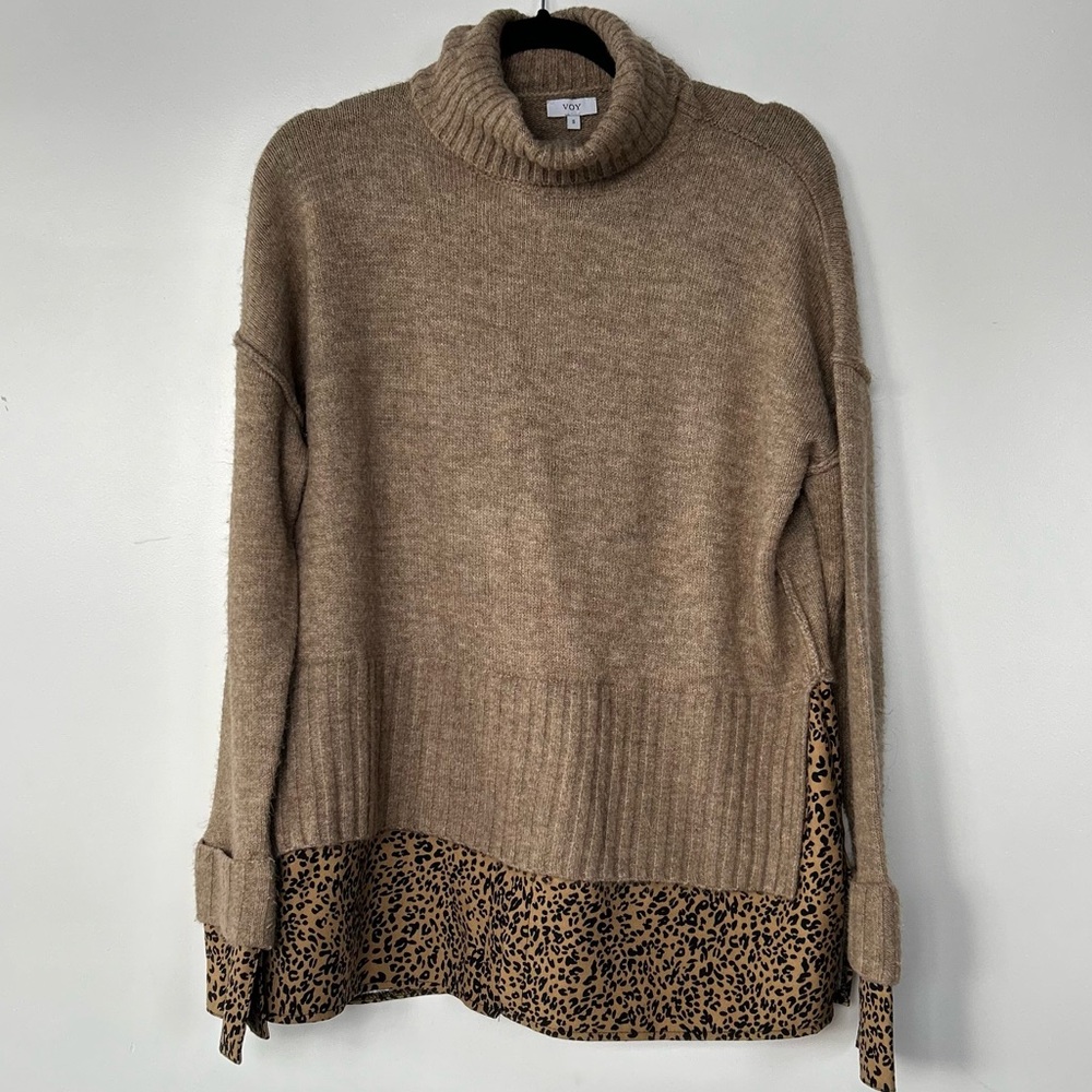 Voy long sleeve sweater animal print & brown color.